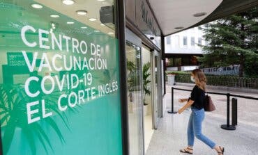 El Corte Inglés, Acciona y Santander comienzan a vacunar a población general en Madrid