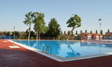 Trasladada al hospital tras sufrir un ahogamiento en la piscina de Azuqueca