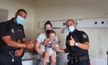 Agentes de la Policía Nacional salvan la vida a un bebé de 13 meses que se encontraba jugando en un parque de Alcobendas