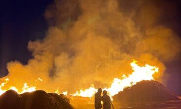 Un rayo provoca un incendio en una fábrica de compostaje de Paracuellos de Jarama 