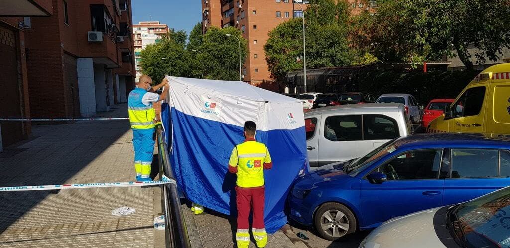 Muere una mujer al caer de un quinto piso mientras limpiaba los cristales en Fuenlabrada