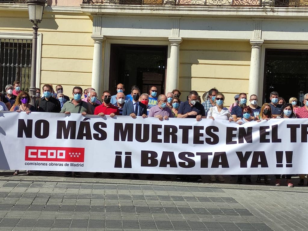 Concentración en Alcalá de Henares  por el accidente laboral que costó la vida a un trabajador