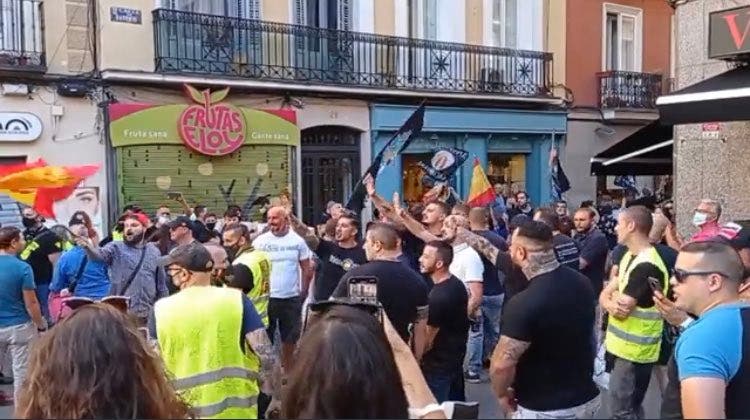 Neonazis recorren Chueca al grito de «fuera maricones» en una manifestación autorizada 