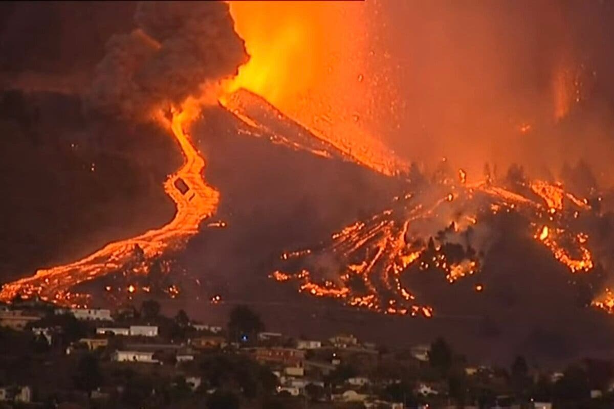 Ayuso ofrece a Canarias «la ayuda que necesite» tras la erupción volcánica 