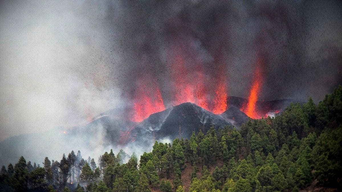 Sánchez aplaza su viaje a EEUU y se desplaza a La Palma por la erupción volcánica 