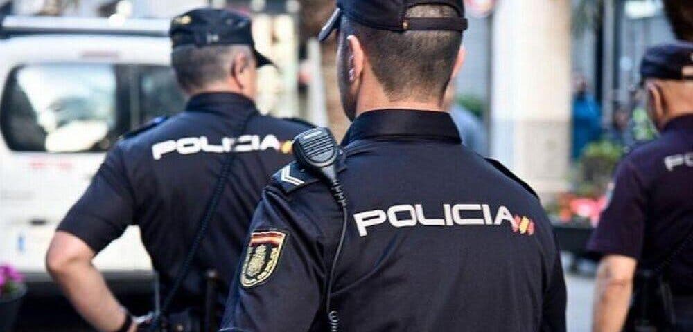 Investigan una presunta agresión homófoba de ocho encapuchados en el centro de Madrid 