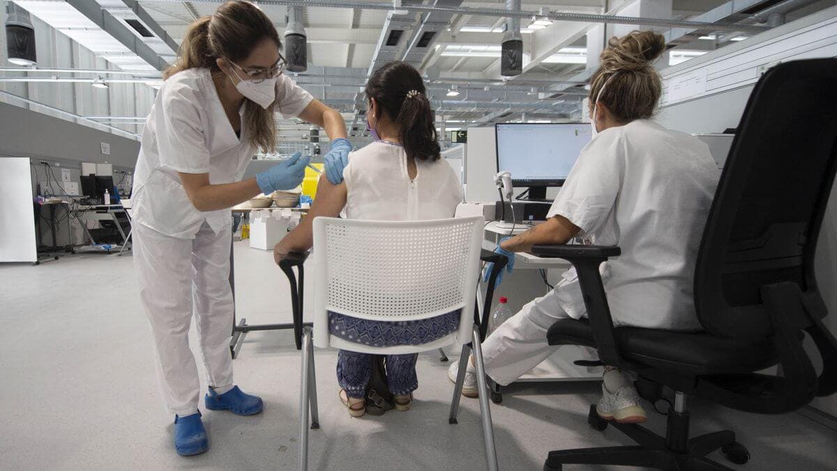 Madrid no establecerá cuarentenas para alumnos vacunados o que hayan pasado el Covid-19 en los últimos 6 meses