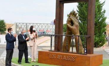 Torrejón rinde homenaje a los sanitarios y servicios esenciales con la escultura «Los Aplausos»