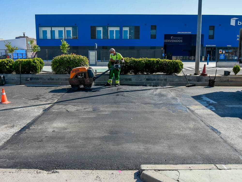 Torrejón de Ardoz sustituye las bandas reductoras de velocidad de la Carretera de Loeches 