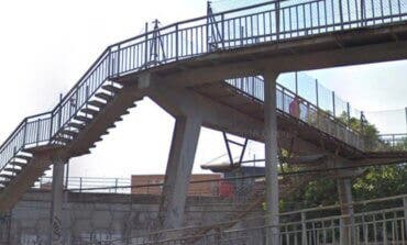 Alcalá de Henares reparará por fin la pasarela sobre las vías en calle Gaceta 