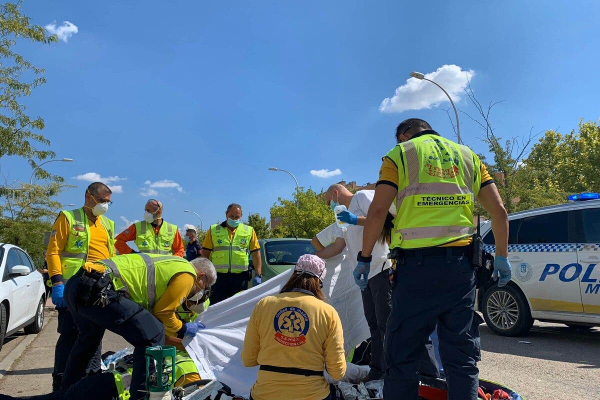 Muy grave una mujer arrollada por un coche cuando cruzaba un paso de cebra en Vallecas