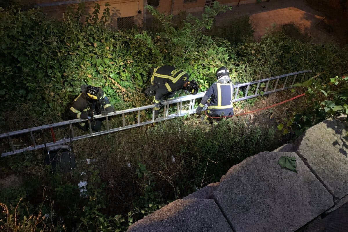 Rescatan de un pozo de 8 metros a una niña de 11 años en Madrid