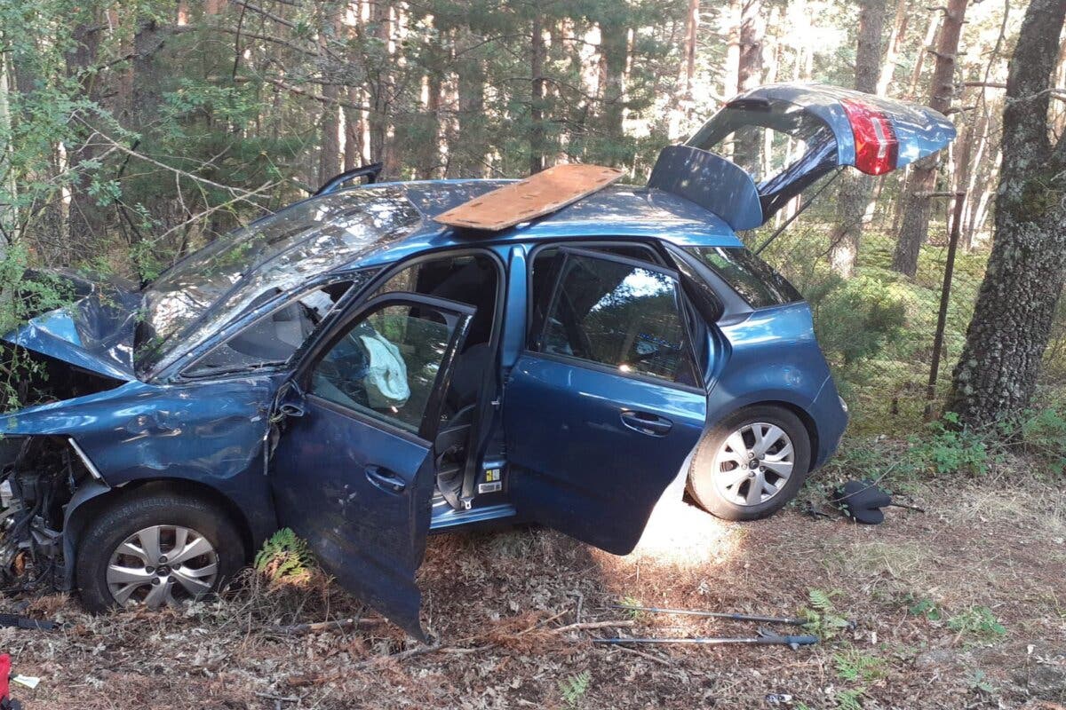 Un muerto y un herido crítico tras chocar un coche contra un árbol en Rascafría