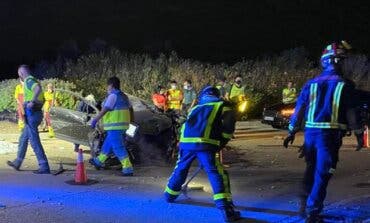 Muere al estrellar su coche en una rotonda en la carretera de la Warner