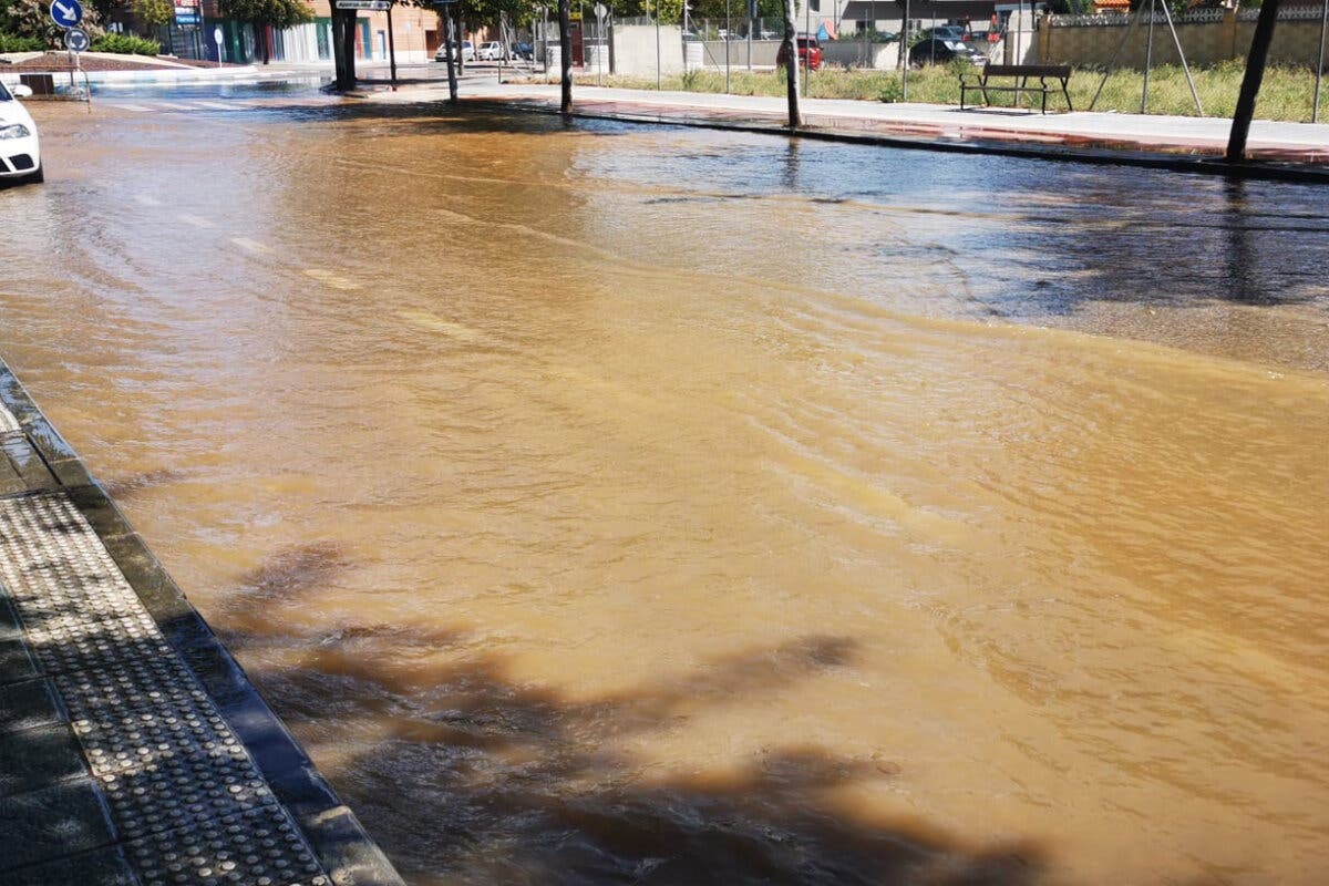 Varias horas sin agua en Azuqueca por la rotura de una tubería 