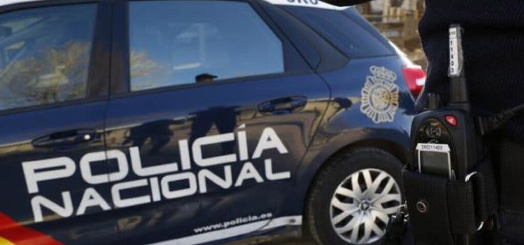 El menor que robó dos pistolas a la Policía disparó al aire en Vallecas 