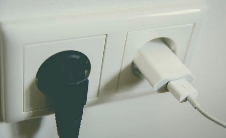 El precio de la luz en España subirá este lunes un 21%, superando los 200 euros/MWh