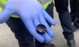 Salvan la vida de una bebé en Madrid tras tragarse un tapón de Coca-Cola