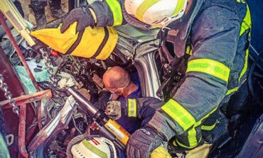 Rescatado un conductor tras permanecer cinco horas sepultado por escombros en Valdelaguna 