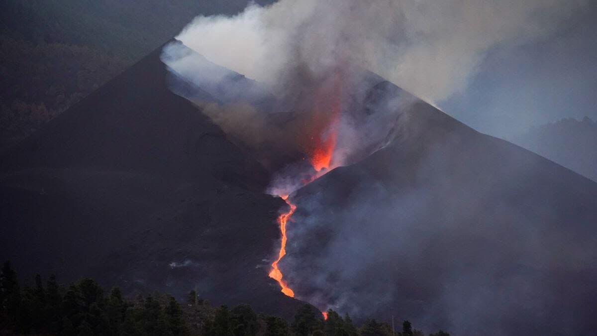 El volcán de La Palma cumple tres semanas de erupción con 525 hectáreas arrasadas 