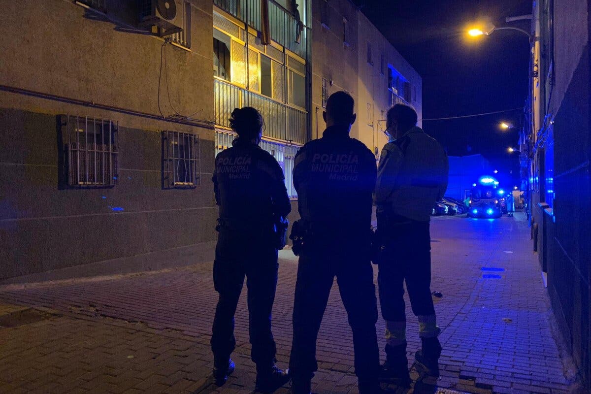 Muere apuñalado un hombre en un edificio de San Blas 