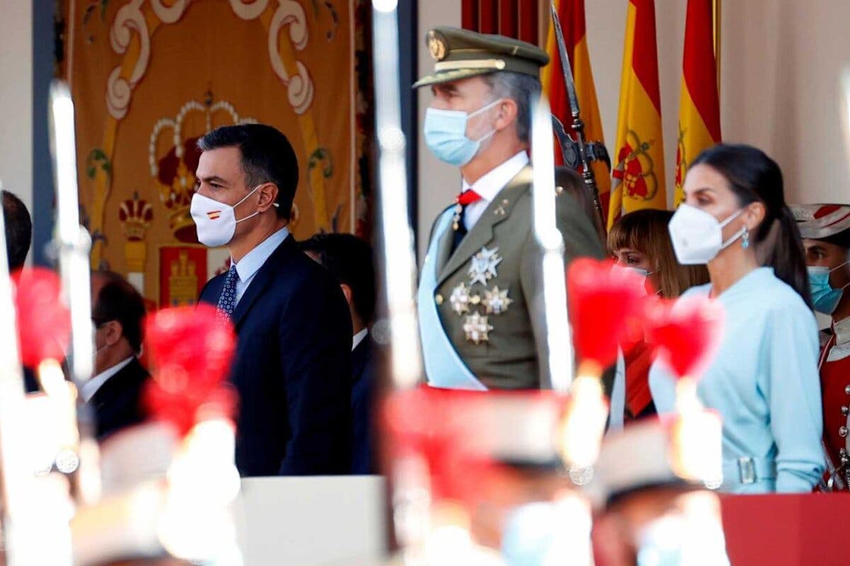 Los abucheos a Sánchez marcan el desfile de la Fiesta Nacional en Madrid