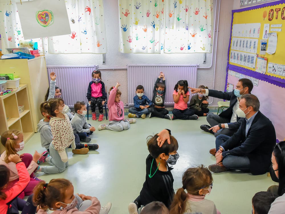 Niños de Torrejón preguntan al alcalde sus inquietudes: «¿Te gustan las Tortugas Ninja?»