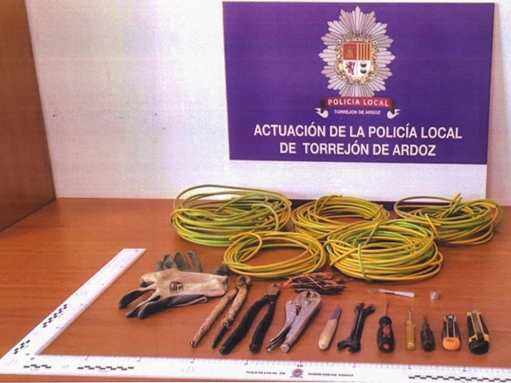Detenidos en Torrejón por robar cable de las farolas y dejar varias calles a oscuras
