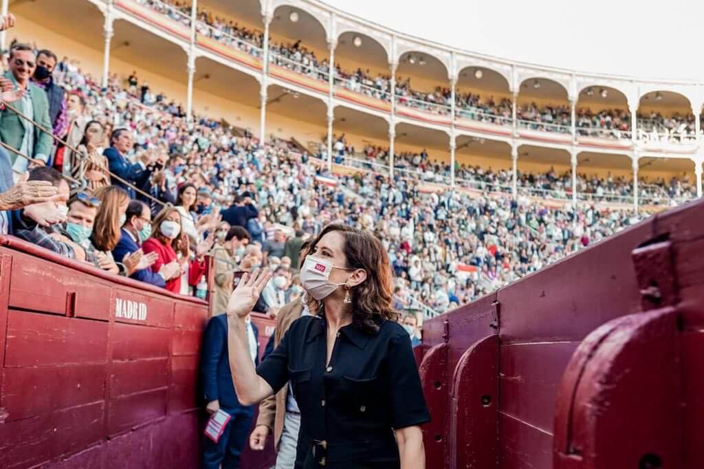 Instagram restituye una foto censurada a Ayuso en la plaza de toros de Las Ventas 