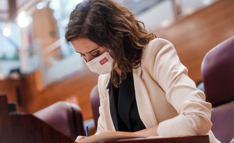 Ayuso anuncia la instalación de puntos de vacunación móviles en Moncloa, Arganda y Parla