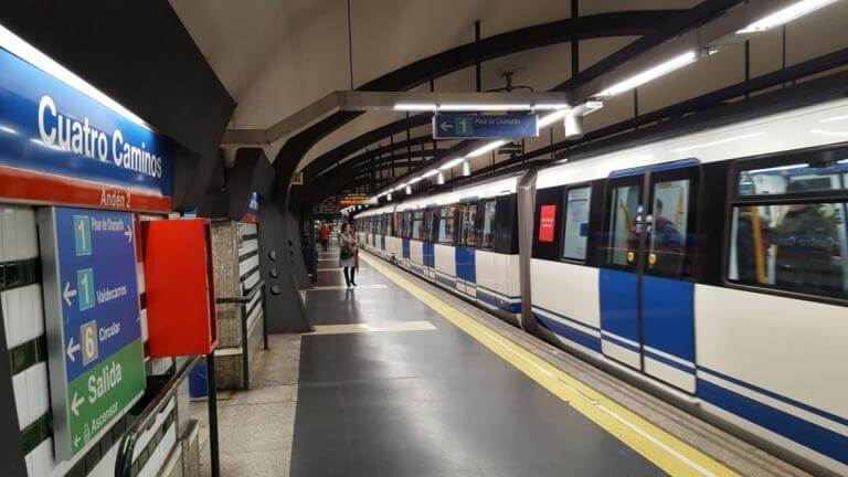 Metro refuerza el servicio en seis líneas con motivo del Día de la Hispanidad 