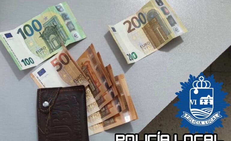 Devuelve una cartera con casi 600 euros en San Fernando de Henares 