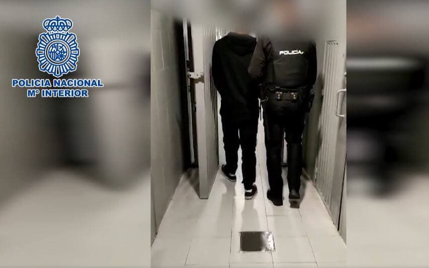 Detenido por grabar con un móvil dentro de los probadores de ropa de un centro comercial de Leganés