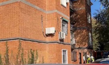 Rescatados 25 vecinos tras un incendio en Alcalá de Henares