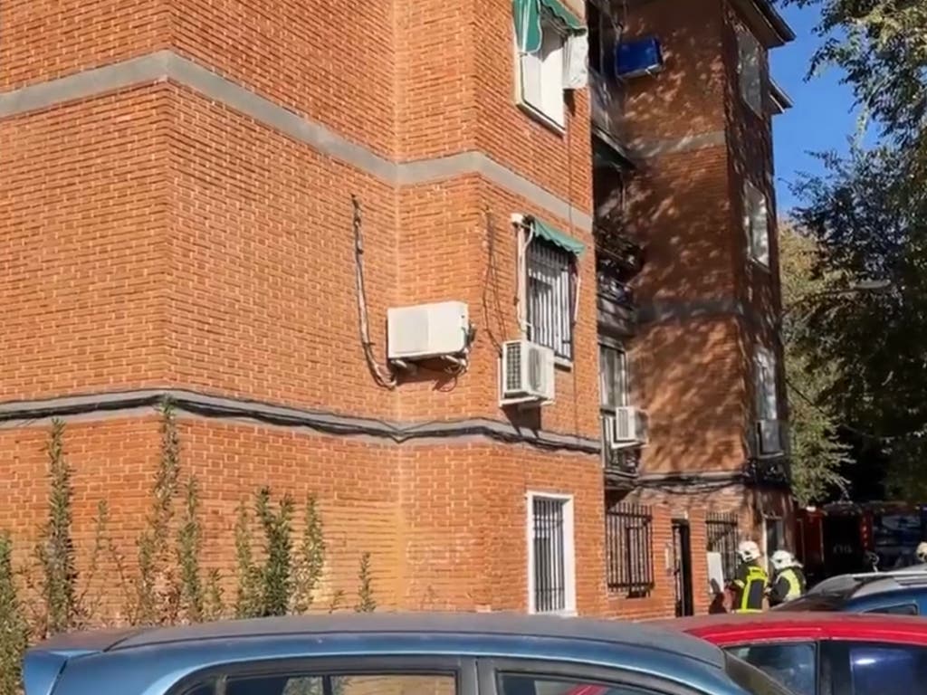 Rescatados 25 vecinos tras un incendio en Alcalá de Henares