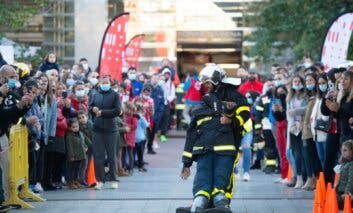 Casi 200 participantes en la Carrera Vertical de Torre Garena en Alcalá Henares 