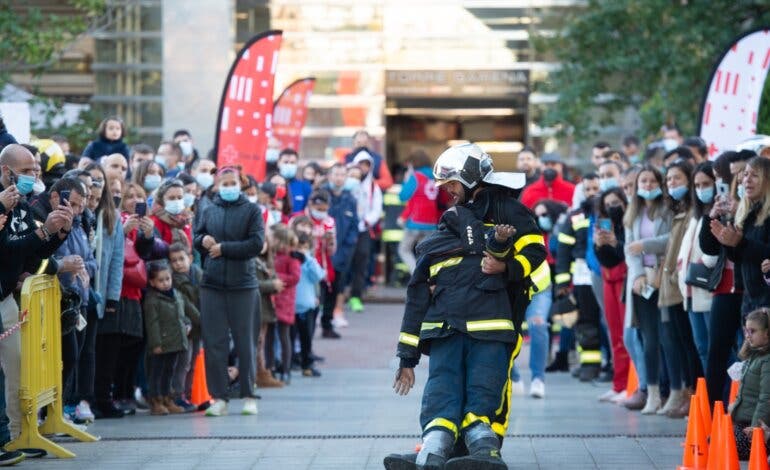 Casi 200 participantes en la Carrera Vertical de Torre Garena en Alcalá Henares 