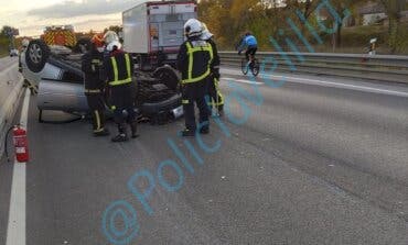 Un conductor ebrio vuelca en la M-208, en Velilla de San Antonio