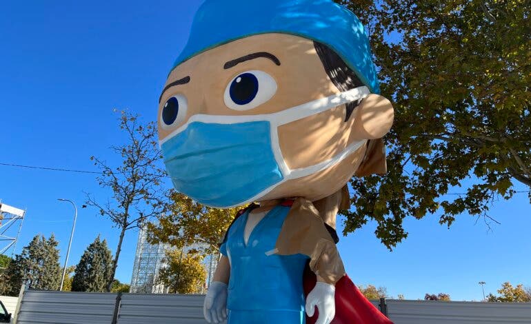 Los sanitarios como superhéroes en las Mágicas Navidades de Torrejón de Ardoz