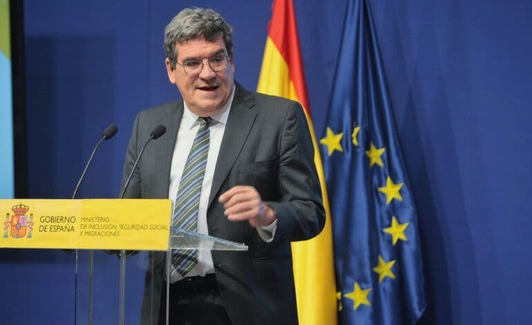 Gobierno y sindicatos alcanzan un acuerdo sin los empresarios para subir las cotizaciones