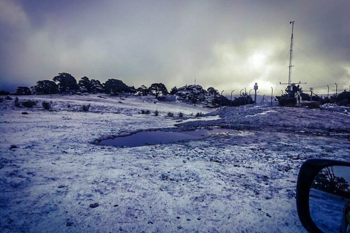 Una masa de frío polar deja los primeros copos de nieve en Madrid 