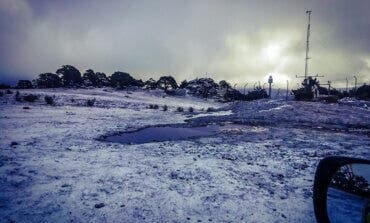 Una masa de frío polar deja los primeros copos de nieve en Madrid 