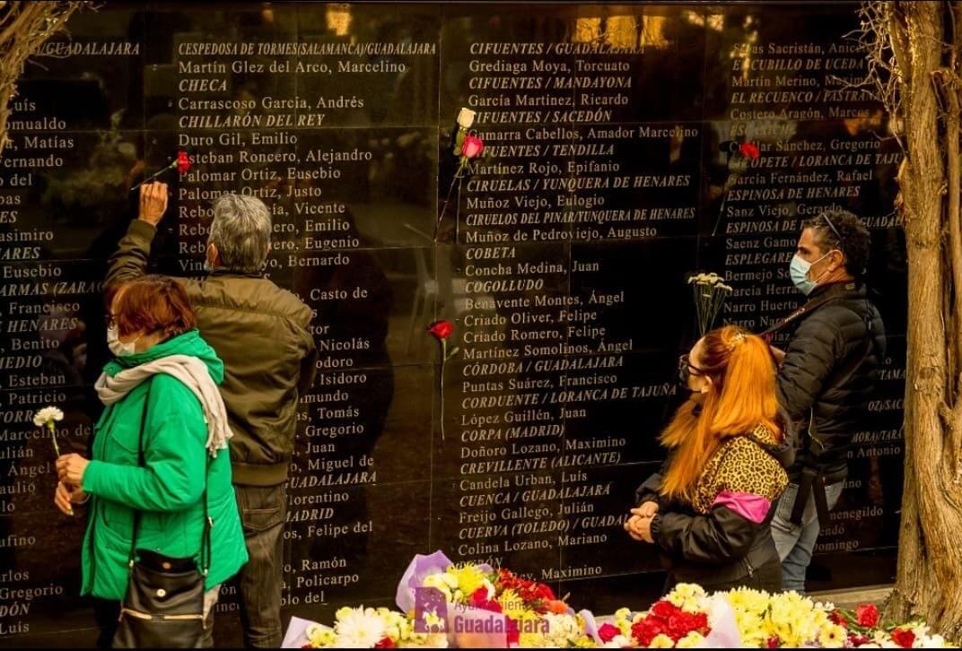 Guadalajara rinde homenaje a 976 víctimas de la dictadura franquista 