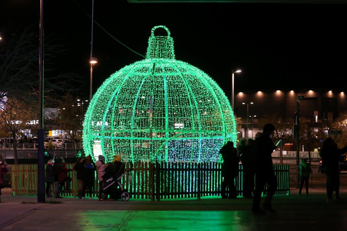 Coslada enciende la Navidad con más luces que otros años 