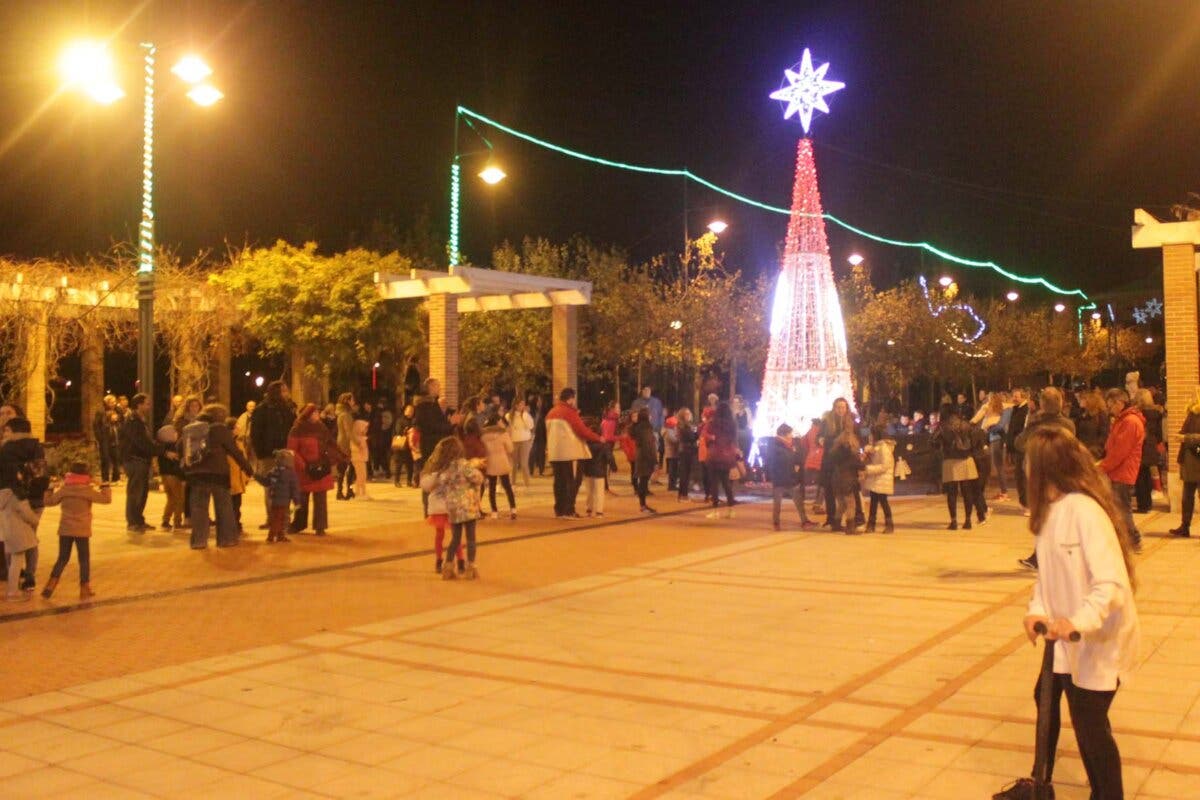 Pista de hielo gratuita y tardeos con disco móvil y charangas en las Navidades de Cabanillas 