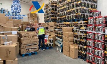 Detenido un estafador por comercializar productos falsos que guardaba en una nave de Arganda
