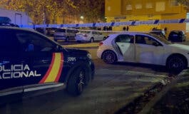 Encuentran a un hombre con un tiro en la cabeza dentro de un coche en Getafe 