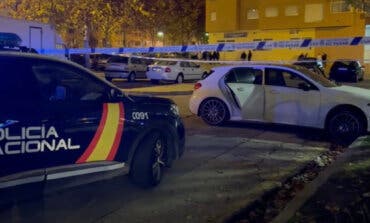 Encuentran a un hombre con un tiro en la cabeza dentro de un coche en Getafe 