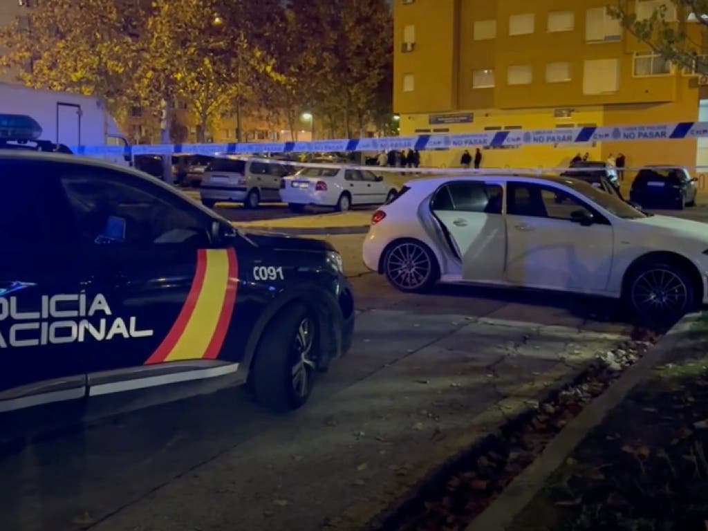 Encuentran a un hombre con un tiro en la cabeza dentro de un coche en Getafe 