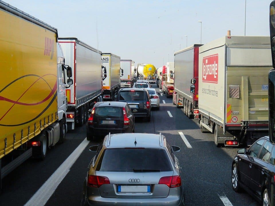 Los camioneros convocan tres días de huelga antes de Navidad por el «abandono» del Gobierno 